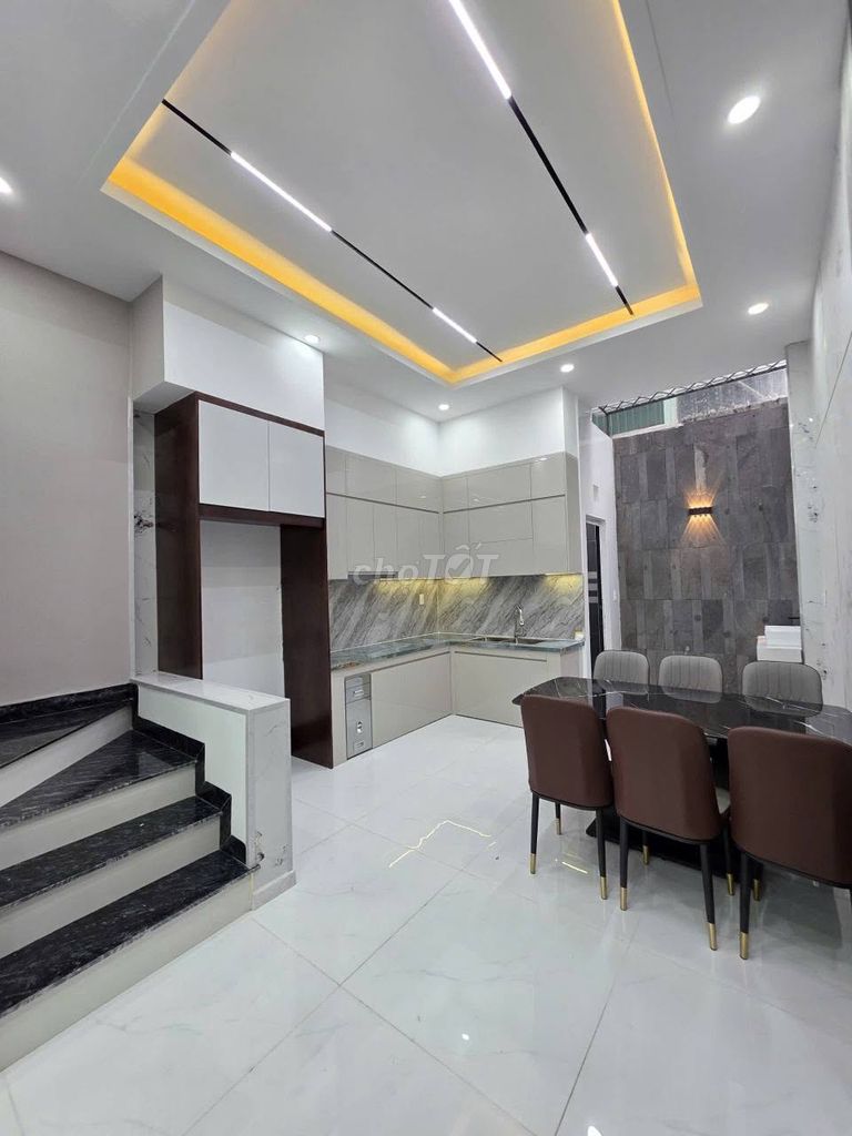 Bán nhà 1 trệt 2 lầu Hoàn Công Bình Chuẩn, Thuận An