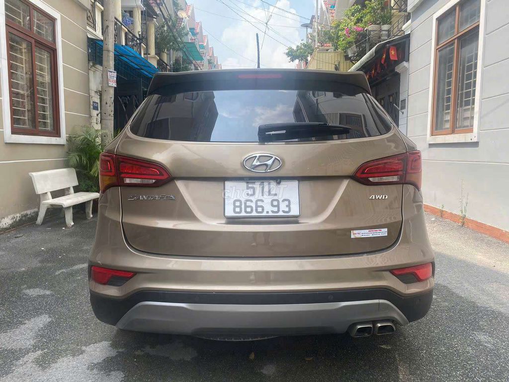 Hyundai Santafe 2.4l 2 cầu SX 2017 trả trước 240tr. Mua bán Ô tô tại Quận 12 Tp Hồ Chí Minh được đăng bởi Khoa Võ hình 5