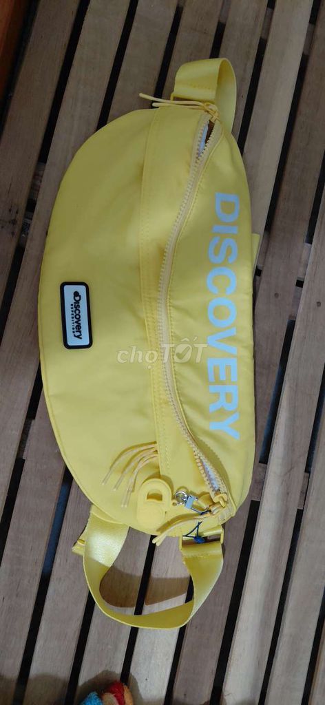 Túi đeo chéo Discovery Vàng Unisex. Mua bán Túi xách tại Quận Cẩm Lệ Đà Nẵng được đăng bởi DN2 -Duy Nguyễn hình 1