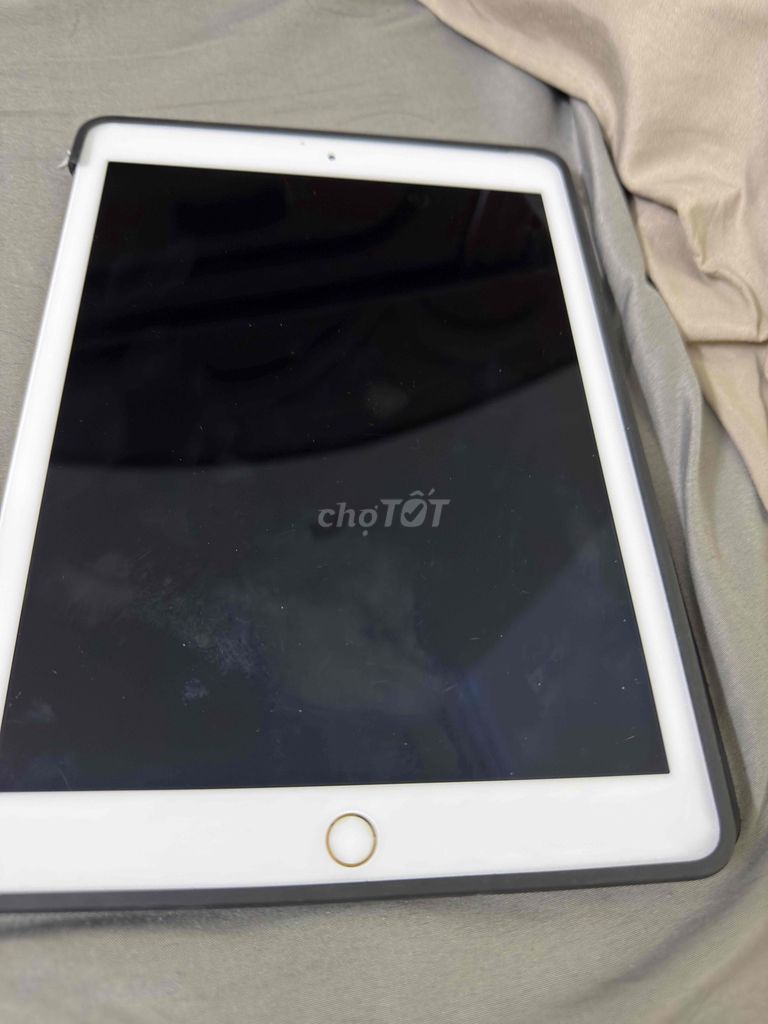 Apple iPad Pro 9.7 Vân tay Trắng. Mua bán Máy tính bảng tại Huyện An Dương Hải Phòng được đăng bởi Hùng Phạm hình 1