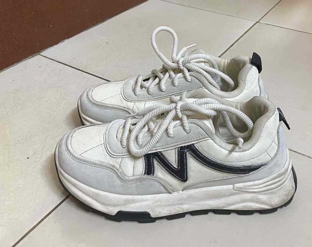 Giày sneaker Nữ Da thật Nhật, size 37. Mua bán Giày dép tại Quận Thanh Xuân Hà Nội được đăng bởi Chú Phúc hình 1