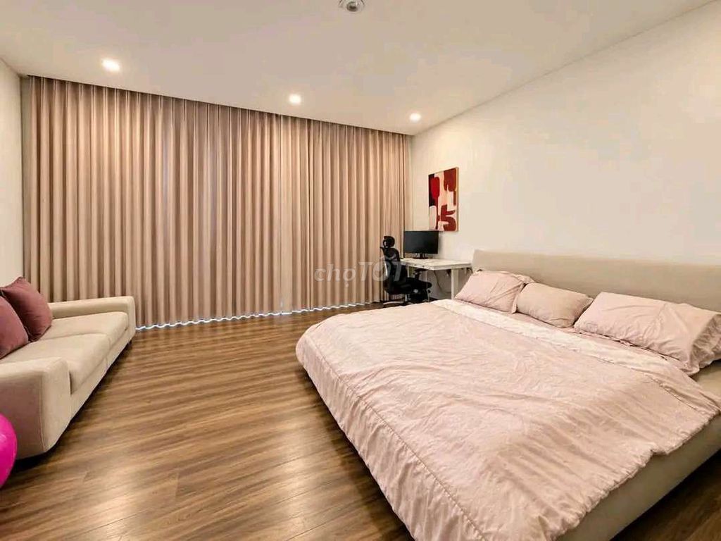 Таунхаус в Районе 2 Lakeview City, 1 этаж, 3 уровня, 4 спальни, 5 санузлов