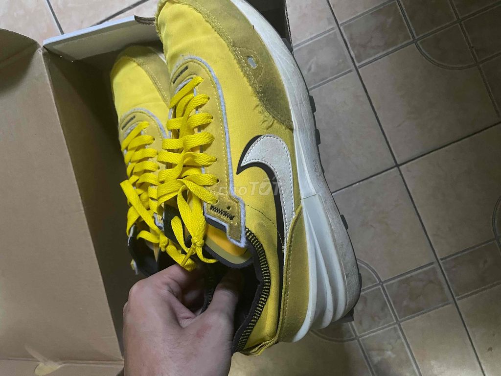 Thanh lý 1 đôi nike waffle yellow sail chính hãng