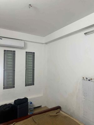 Phòng nhỏ lâu 1 máy lạnh, cửa sổ, giáp nguyên thái sơn, đhoc văn lang