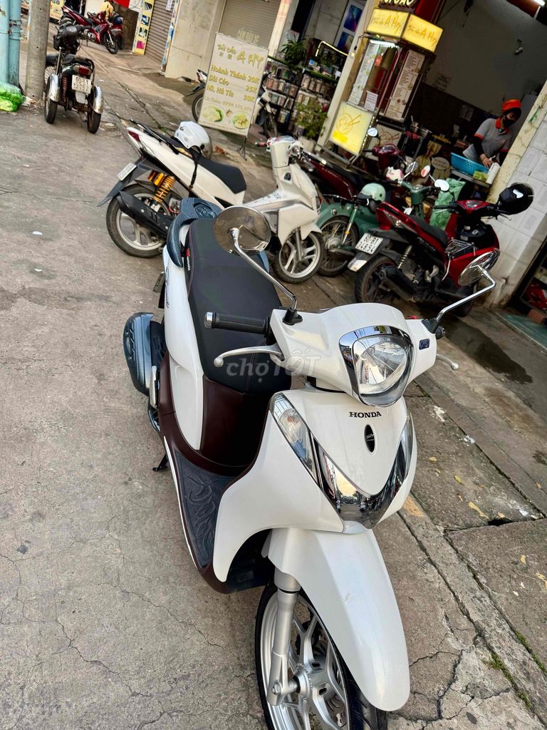 🔵🔵 SH Mode trắng nâu cuối 2014 rất đẹp có góp. Mua bán Xe máy tại Thành phố Biên Hòa Đồng Nai được đăng bởi XE MÁY CŨ THÀNH MỸ  hình 3
