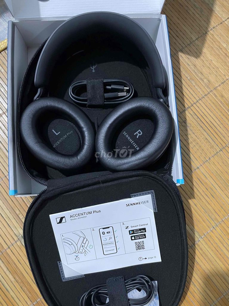 Tai nghe Sennheiser Accentum Plus