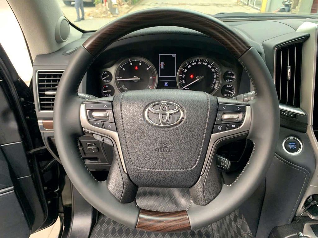 Toyota Land Cruiser xe chủ tịch thiên hạ vô địch. Mua bán Ô tô tại Quận Bắc Từ Liêm Hà Nội được đăng bởi Gia Quân hình 7