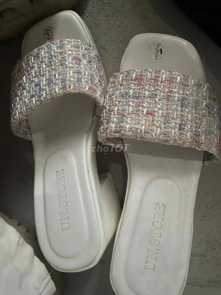 tui muốn pass lại mẫu này t mua dư 1 đôi. Mua bán Giày dép tại Huyện Ba Tri Bến Tre được đăng bởi Quynh Ly Sơn hình 1