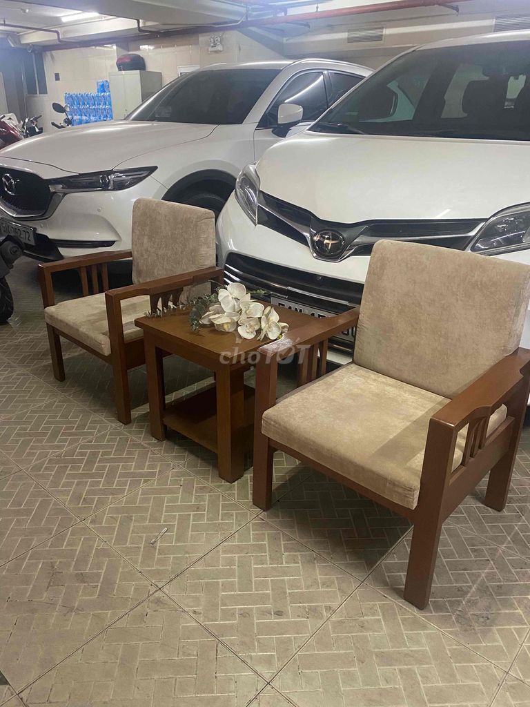 Bộ bàn ghế gỗ nâu. Mua bán Bàn ghế tại Quận 1 Tp Hồ Chí Minh được đăng bởi trọng hình 1