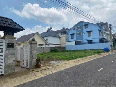 CẮT LỔ 40% Lô đất Trần Quốc Toản bờ Hồ giá 300triệu sổ sang tên ngay. Mua bán đất tại Thành phố Đà Lạt Lâm Đồng được đăng bởi Cô Hiền Mr Kim EML