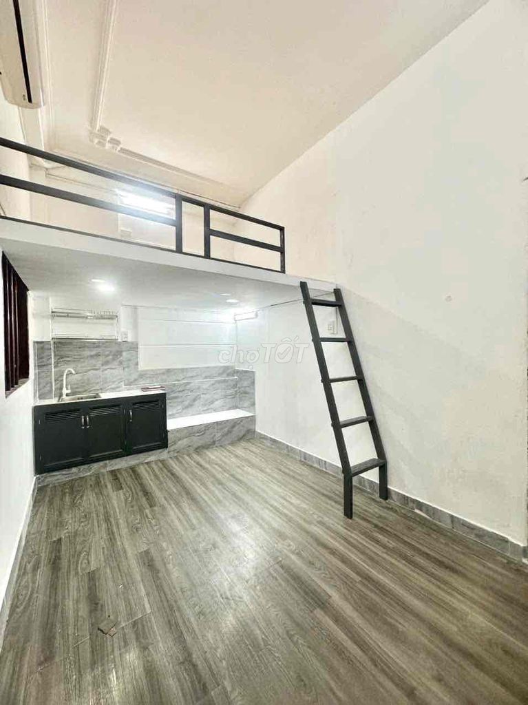 DUPLEX GÁC CAO CỬA SỔ LỚN BẠCH ĐẰNG NẰM PHÍA SAU ĐẠI HỌC UEF