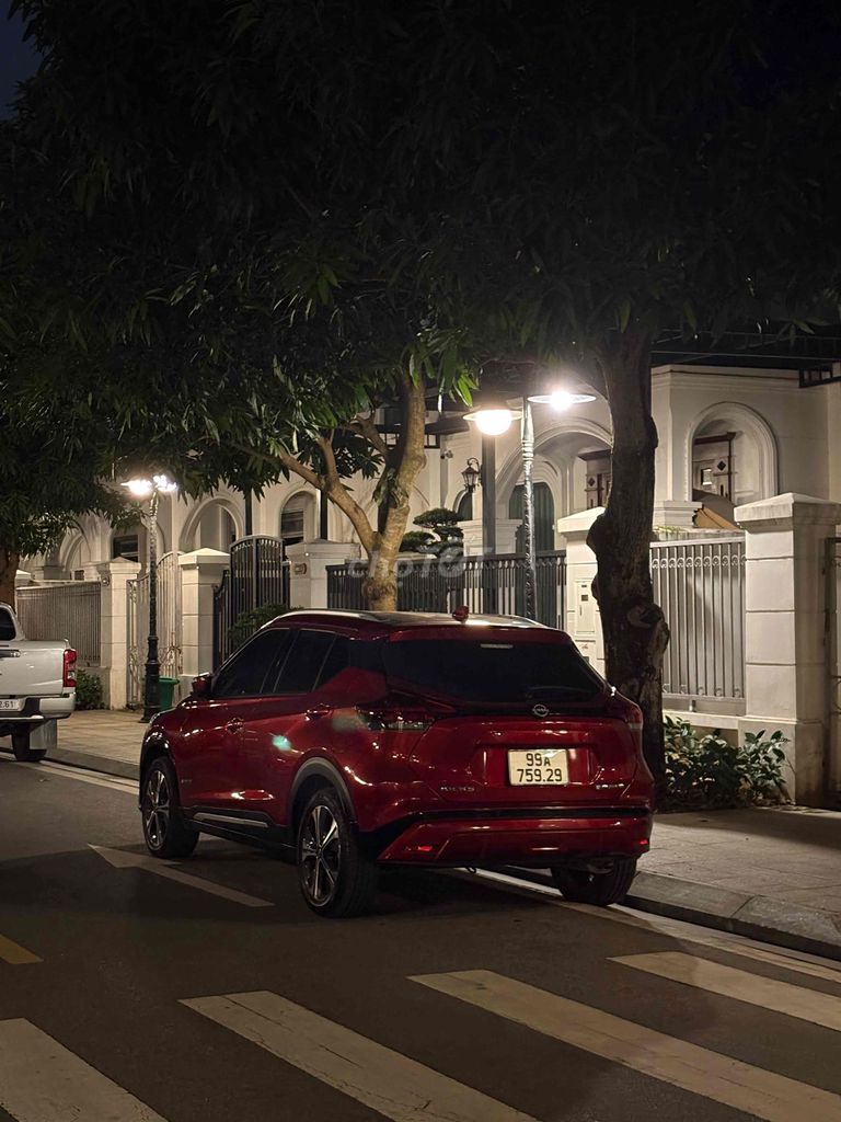 Nissan Kicks Đỏ 40000 km. Mua bán Ô tô tại Huyện Gia Lâm Hà Nội được đăng bởi Phuc Frost hình 3