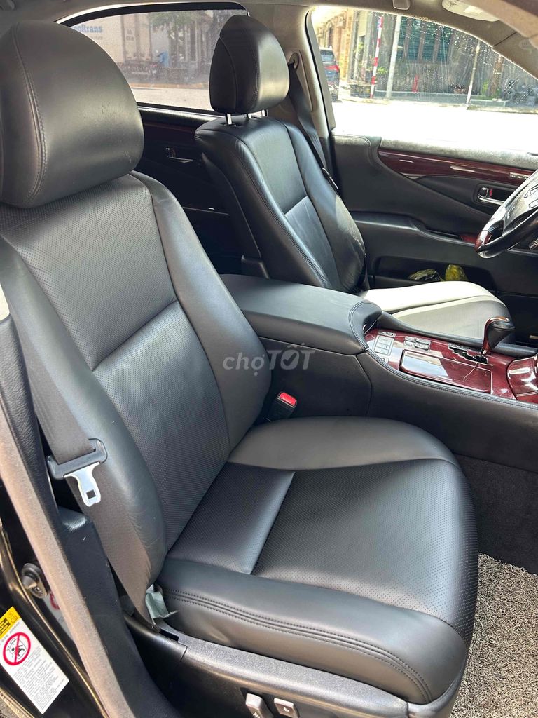 Lexus LS 460L, черный, автомат, бензин