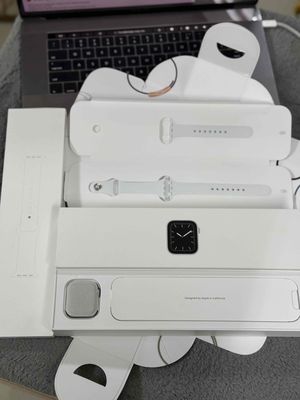 Apple Watch Series 5/40mm .Mới chưa qua sử dụng. Mua bán Thiết bị đeo thông minh tại Quận 10 Tp Hồ Chí Minh được đăng bởi  Hoa Nhung