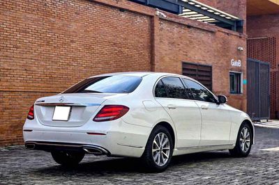 Mercedes Benz E  2020 E200 Exclusive - 30000