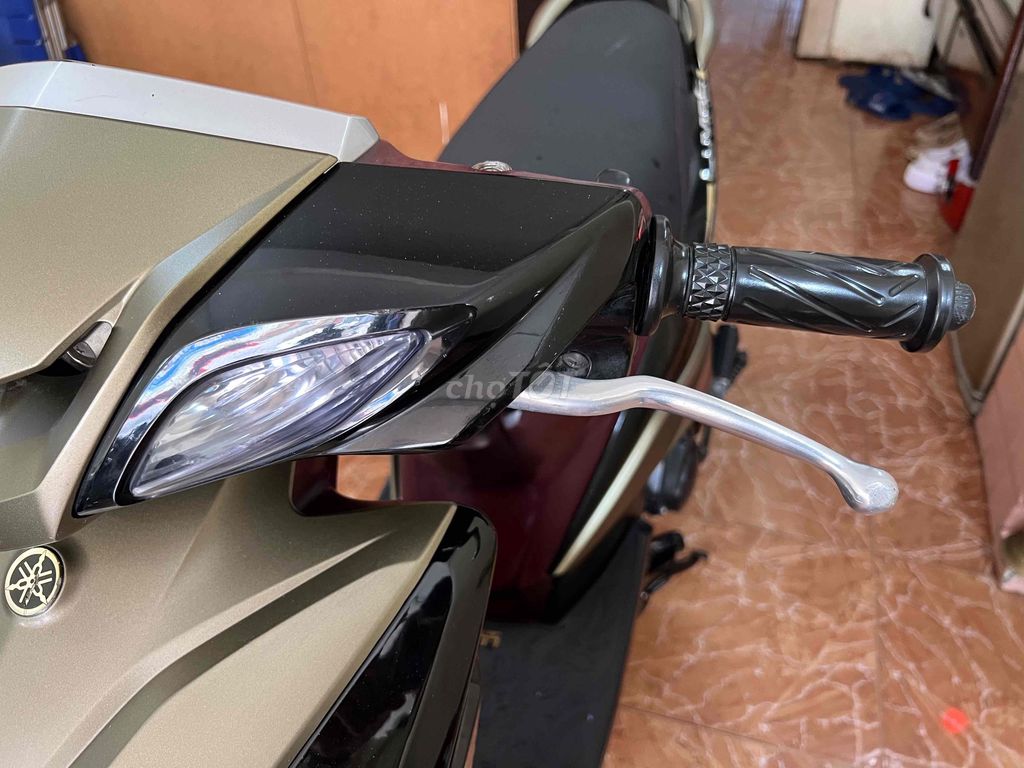 Luvias màu đen đời 2012 biển số Sài Gòn. Mua bán Xe máy tại Quận Phú Nhuận Tp Hồ Chí Minh được đăng bởi Văn Thanh Hưng hình 3