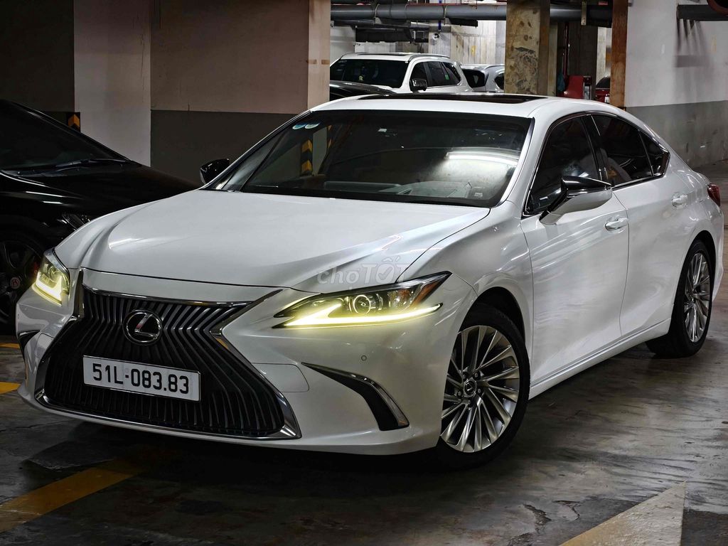 Lexus ES250 2018 Красивый коричневый белый