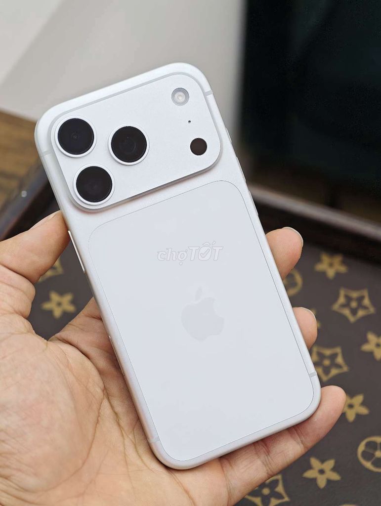 🍎IPHONE 17PRO 256GB TRẮNG LIKENEW SẠC 6 LẦN 👇. Mua bán Điện thoại tại Quận Hải An Hải Phòng được đăng bởi 98 Ngô Gia Tự Hoàng Dũng Mobile Ngã 3 Văn Cao hình 1