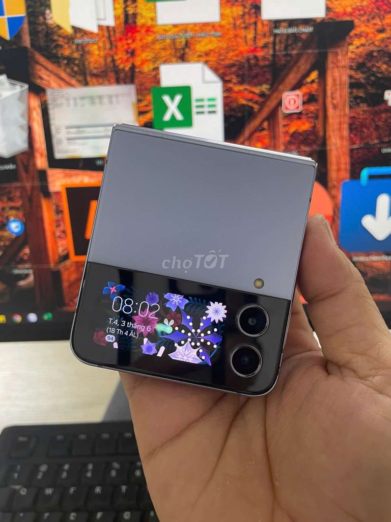 Samsung Galaxy ZFlip 4 Tím 99%. Mua bán Điện thoại tại Quận Tân Bình Tp Hồ Chí Minh được đăng bởi Mr Phước hình 1