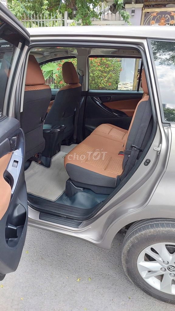 Xe Innova gia đình màu nâu đồng đời 2019. Mua bán Ô tô tại Quận Gò Vấp Tp Hồ Chí Minh được đăng bởi Anh Danh hình 7