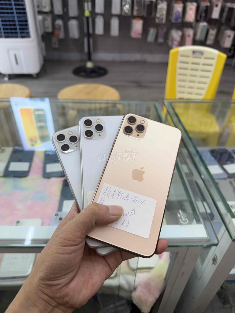 Apple iPhone 11 Pro Max QuốcTế nhiều màu. Mua bán Điện thoại tại Quận Hải Châu Đà Nẵng được đăng bởi Hoàng Táo 273 Nguyễn Hoàng Đà Nẵng hình 1