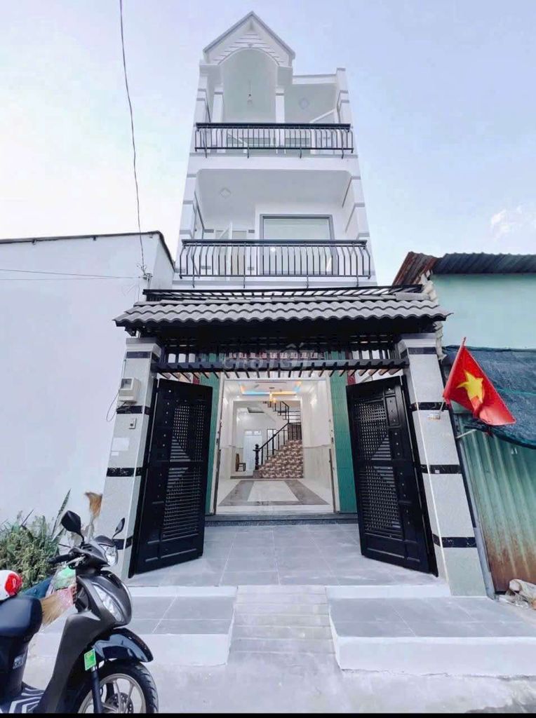 Nhà 3 Tầng Gồm 6 phòng ngủ ban công trước sau rất hiếm.