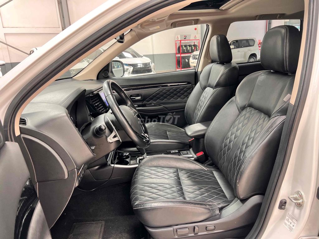 Mitsubishi Outlander 2022 2.0 Premium - 26326 km. Mua bán Ô tô tại Quận 7 Tp Hồ Chí Minh được đăng bởi Mitsubishi Thông  hình 4