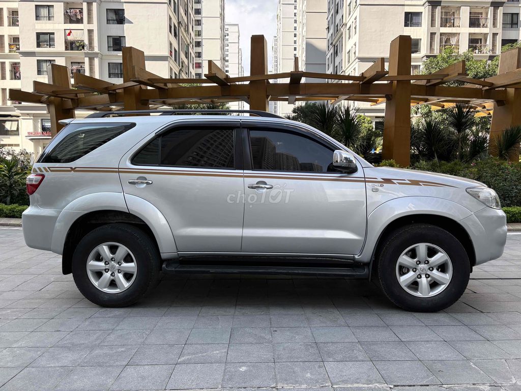 Toyota Fortuner 2011 2.5g máy dầu số sàn. Mua bán Ô tô tại Quận Hai Bà Trưng Hà Nội được đăng bởi Bùi hiển hình 3