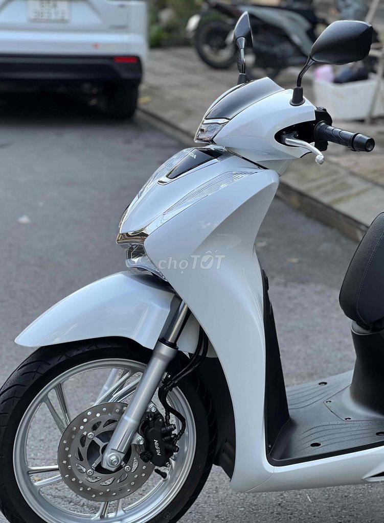 Honda SH125 CBS 2024 Trắng 8000 km. Mua bán Xe máy tại Quận Ô Môn Cần Thơ được đăng bởi Huỳnh Thắng hình 7