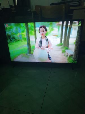 tivi như hình bị có đường trắng nhìn kỹ mới thấy. Mua bán Tivi, Âm thanh tại Thành phố Dĩ An Bình Dương được đăng bởi Anh anh