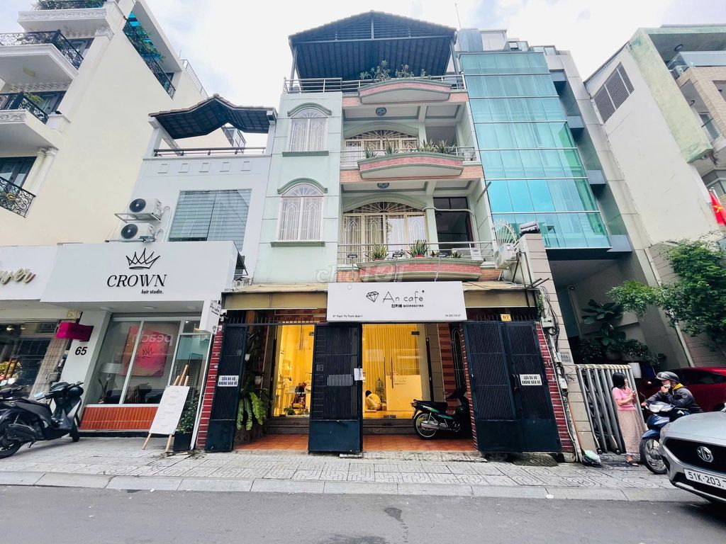 Nguyên căn MT Thạch Thị Thanh, Q1. Dt: 7x15m, Kc: trệt 2,5 lầu.