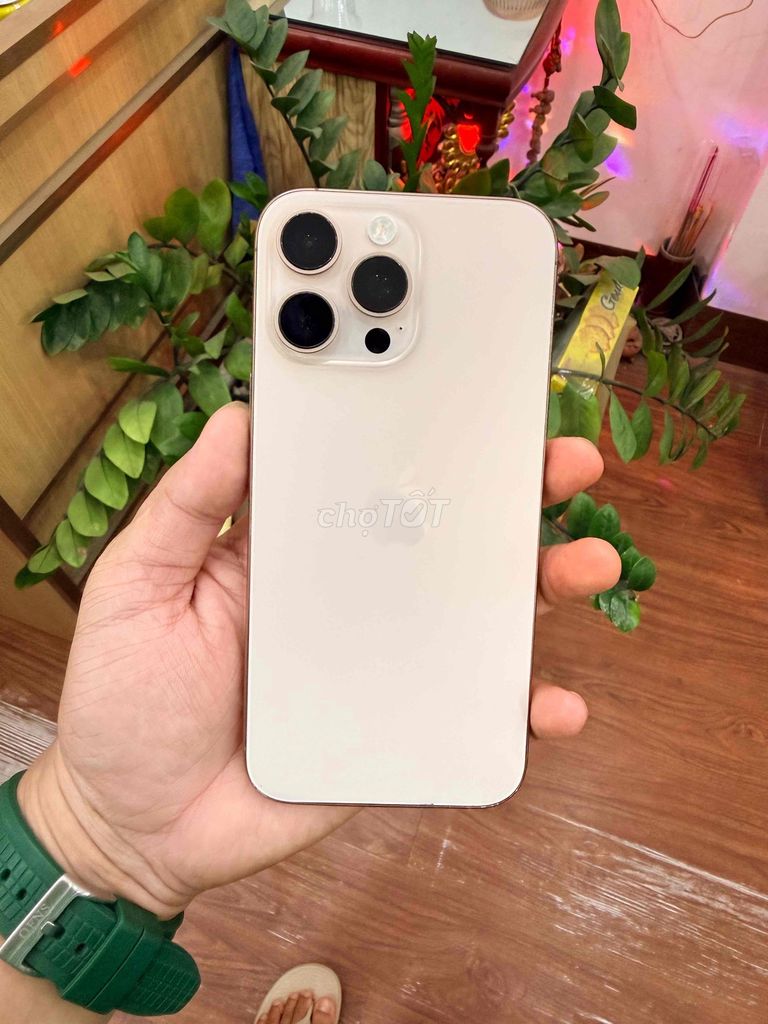 Apple iPhone 16 Pro Max 1TB Vàng thay màn OLED. Mua bán Điện thoại tại Quận Hải Châu Đà Nẵng được đăng bởi Trongstore hình 1