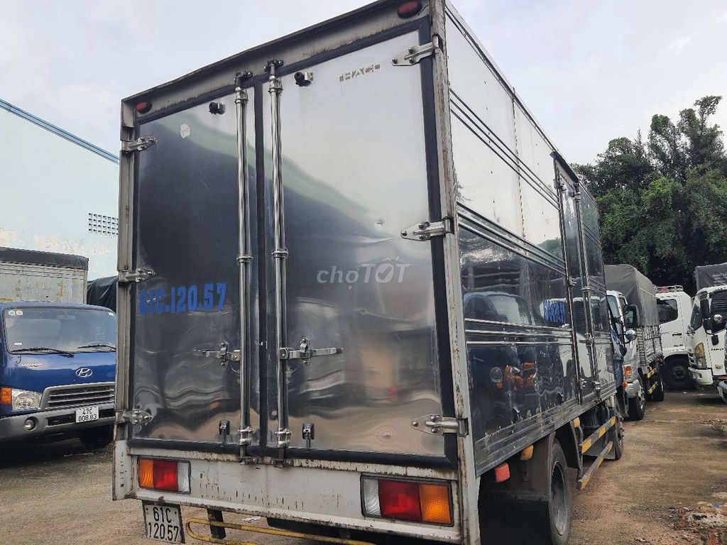 Bán gấp Hyundai 1.6 tấn đời 2014 thùng kín 4m4. Mua bán Xe tải, xe ben tại Thành phố Thuận An Bình Dương được đăng bởi Hồ Xe Tải hình 5