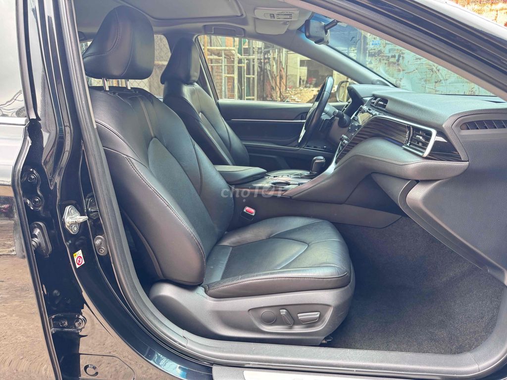Bán Toyota Camry 2020 2.5Q hỗ trợ bank. Mua bán Ô tô tại Quận 3 Tp Hồ Chí Minh được đăng bởi Hoàng Gia Auto hình 6