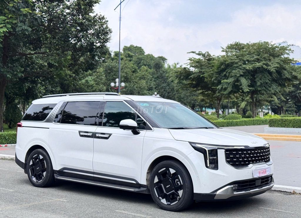 Kia Карнавал Премиум 2024 белый