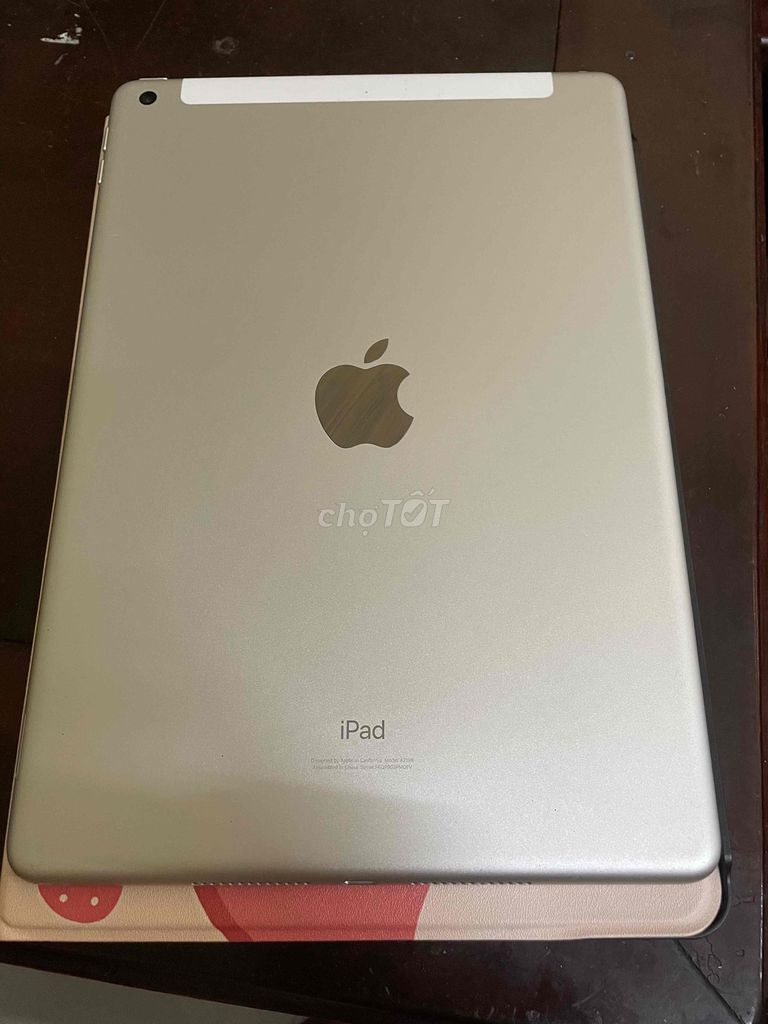 Apple iPad Gen 7 Wifi + Sim 4G Vàng Máy zin đẹp. Mua bán Máy tính bảng tại Quận Hải Châu Đà Nẵng được đăng bởi Nguyễn Rin hình 1