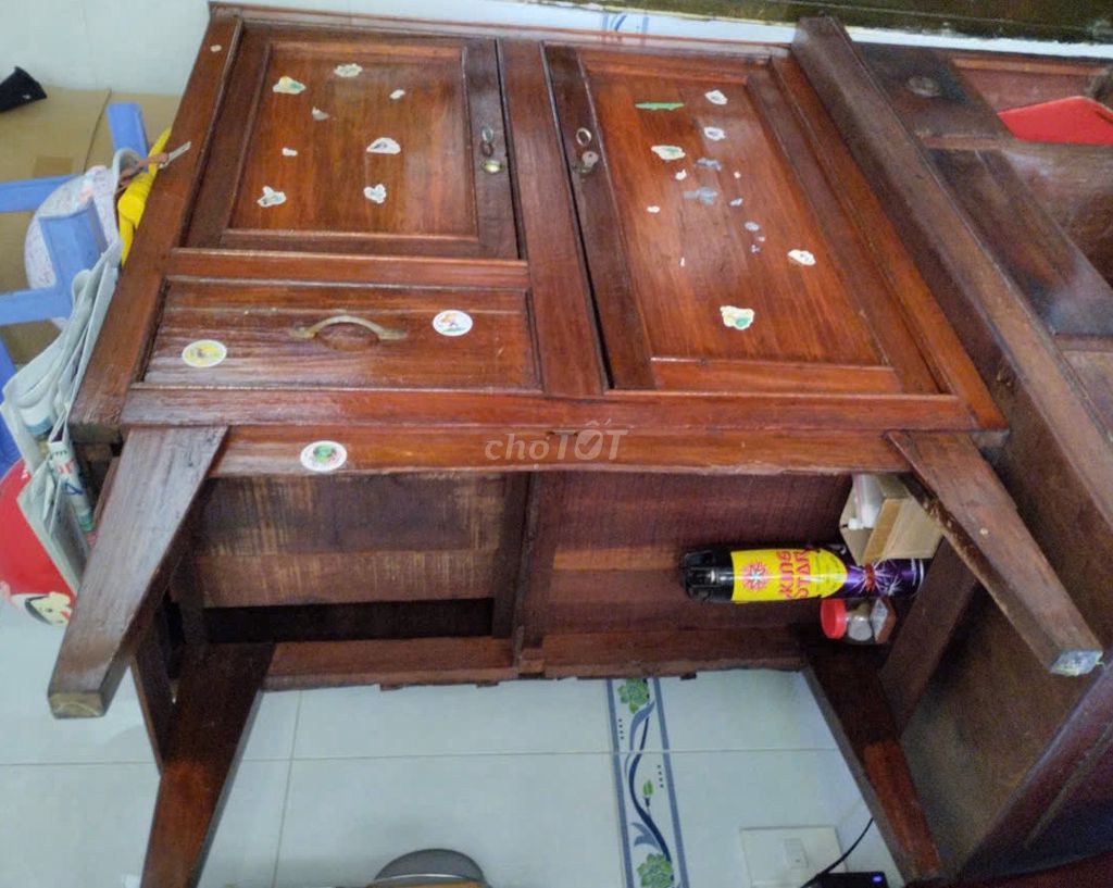 Tủ gỗ nâu đã sử dụng. Mua bán Tủ, kệ gia đình tại Quận Gò Vấp Tp Hồ Chí Minh được đăng bởi Ze chai Đồ cũ  nguyên zin hình 1