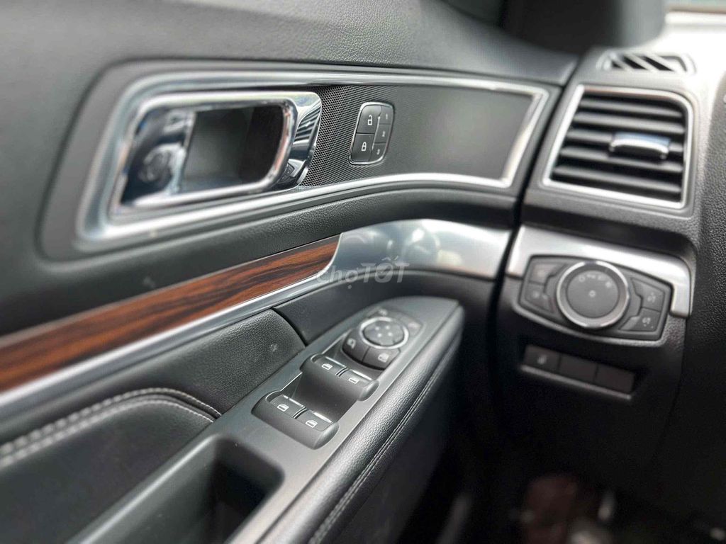 SIÊU PHẨM EXPLORER 2018 1 CHỦ full bảo dưỡng hãng. Mua bán Ô tô tại Quận Gò Vấp Tp Hồ Chí Minh được đăng bởi DH AUTO FORD CHUYÊN XE FORD LƯỚT CHẤT LƯỢNG CAO hình 11