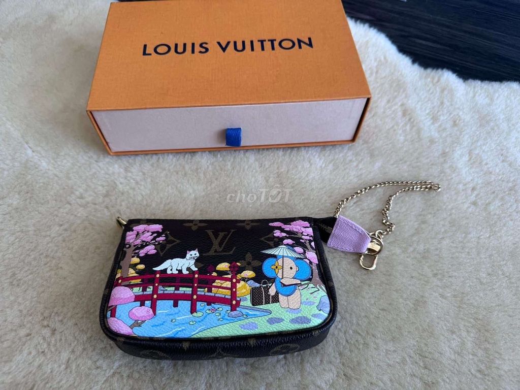 Louis Vuitton Vivienne Mini Pochette Nâu Monogram. Mua bán Túi xách tại Thành phố Biên Hòa Đồng Nai được đăng bởi trần bảo kha hình 1