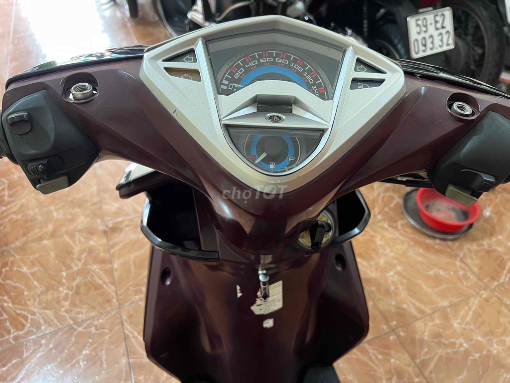 Luvias màu đen đời 2012 biển số Sài Gòn. Mua bán Xe máy tại Quận Phú Nhuận Tp Hồ Chí Minh được đăng bởi Văn Thanh Hưng hình 12