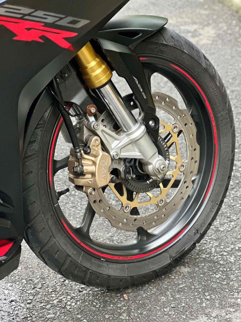 Honda CBR250RR 2018 черный, пробег 20 000 км