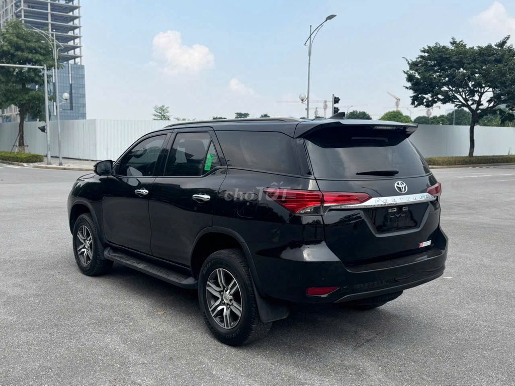 Toyota Fortuner 2.4L 4x2 AT 2022 Черный
