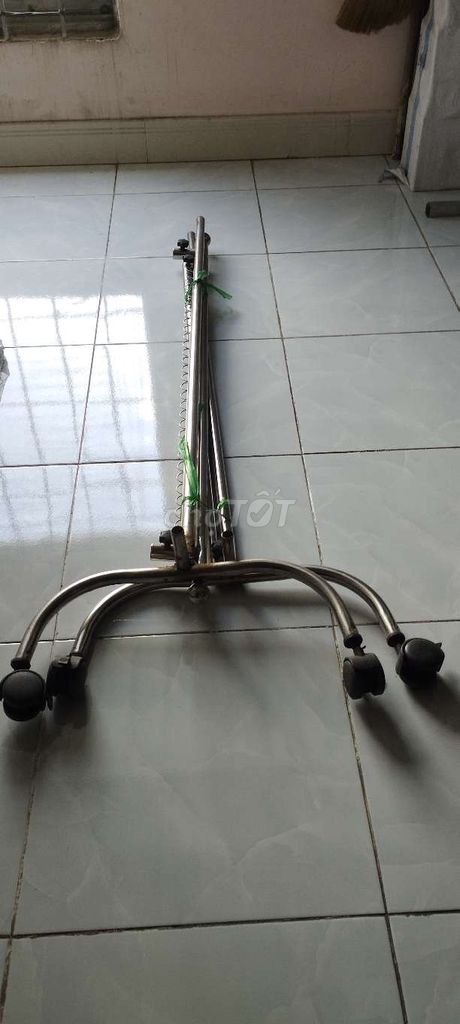 Giá treo quần áo Kim loại Bạc có bánh xe. Mua bán Nội thất, đồ gia dụng khác tại Huyện Hóc Môn Tp Hồ Chí Minh được đăng bởi Q Tuấn hình 1