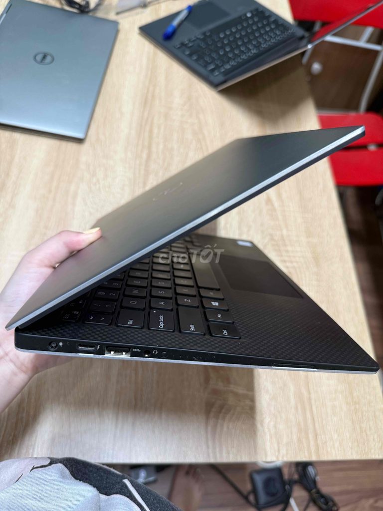 Còn 1 máy dell xps 9360 bán nhanh