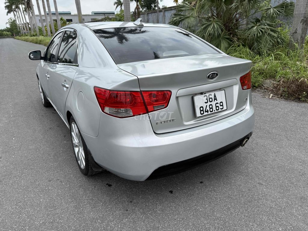 Kia Forte 2011 SX 1.6 MT - 140000 km xe gia đình