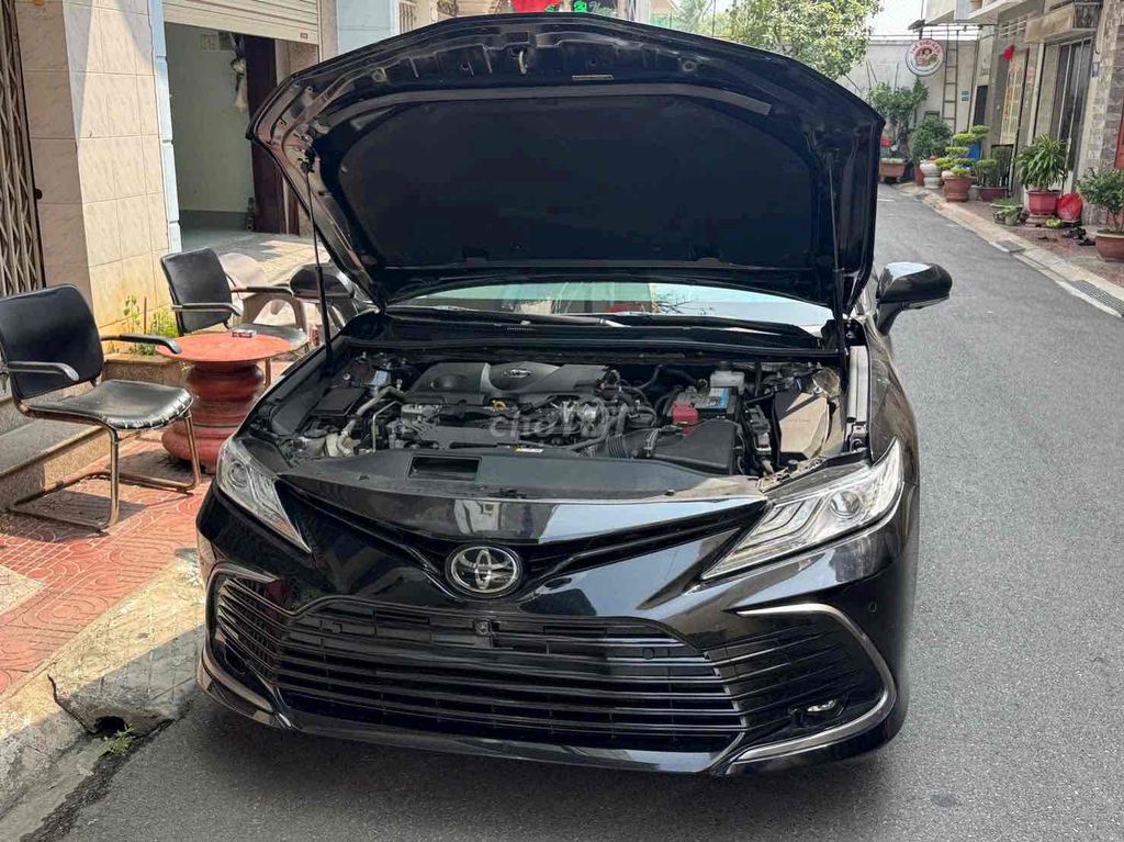 Toyota Camry 2.5Q 2022 Черная 28 000 км