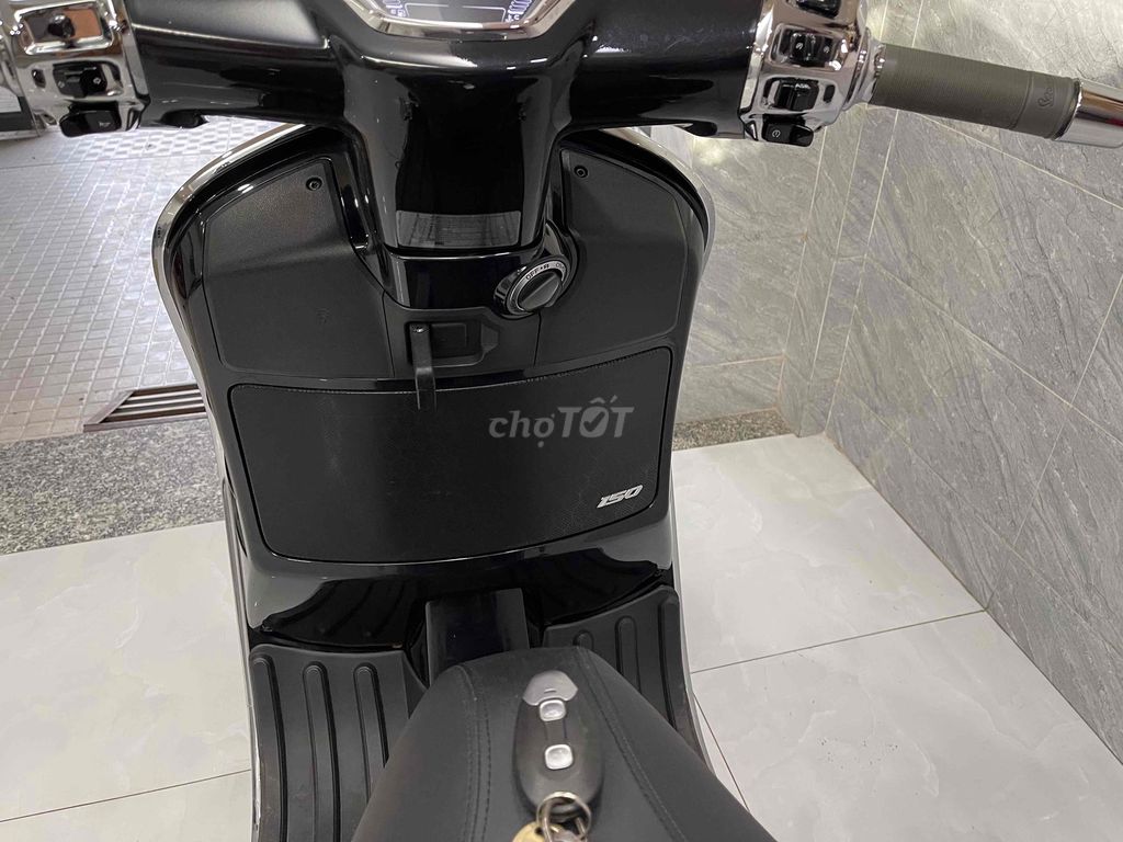 Piaggio Vespa GTS 150 Black 4000 km