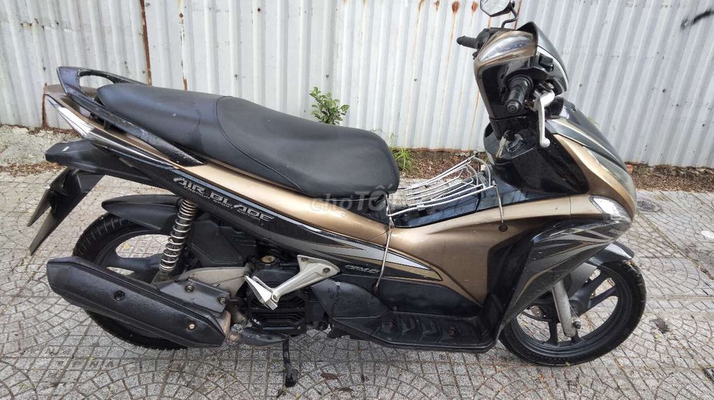 Honda Air Blade черный, бронзовое золото