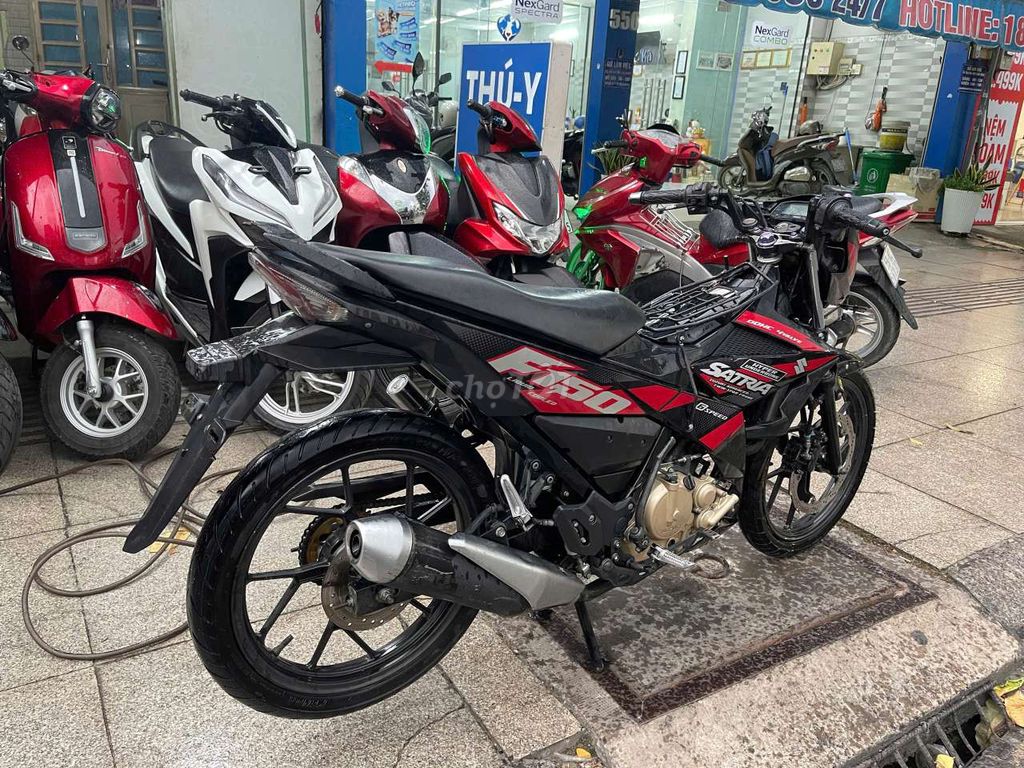 Мотоцикл Suzuki Satria 2021 Черный с красным