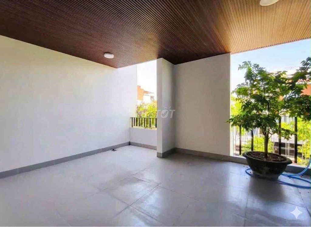 Новый меблированный трёхэтажный дом в Nam Việt Á — фото 5